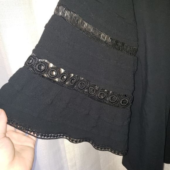 One September Eyelet Detail Bell Sleeve Blouse Size Small - Picture 5 of 8